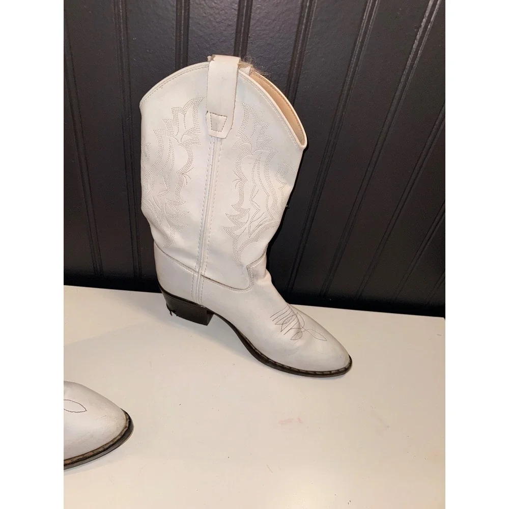 Shyanne White Faux Leather Western Cowboy Boots Size 5.0-D BVJ9134